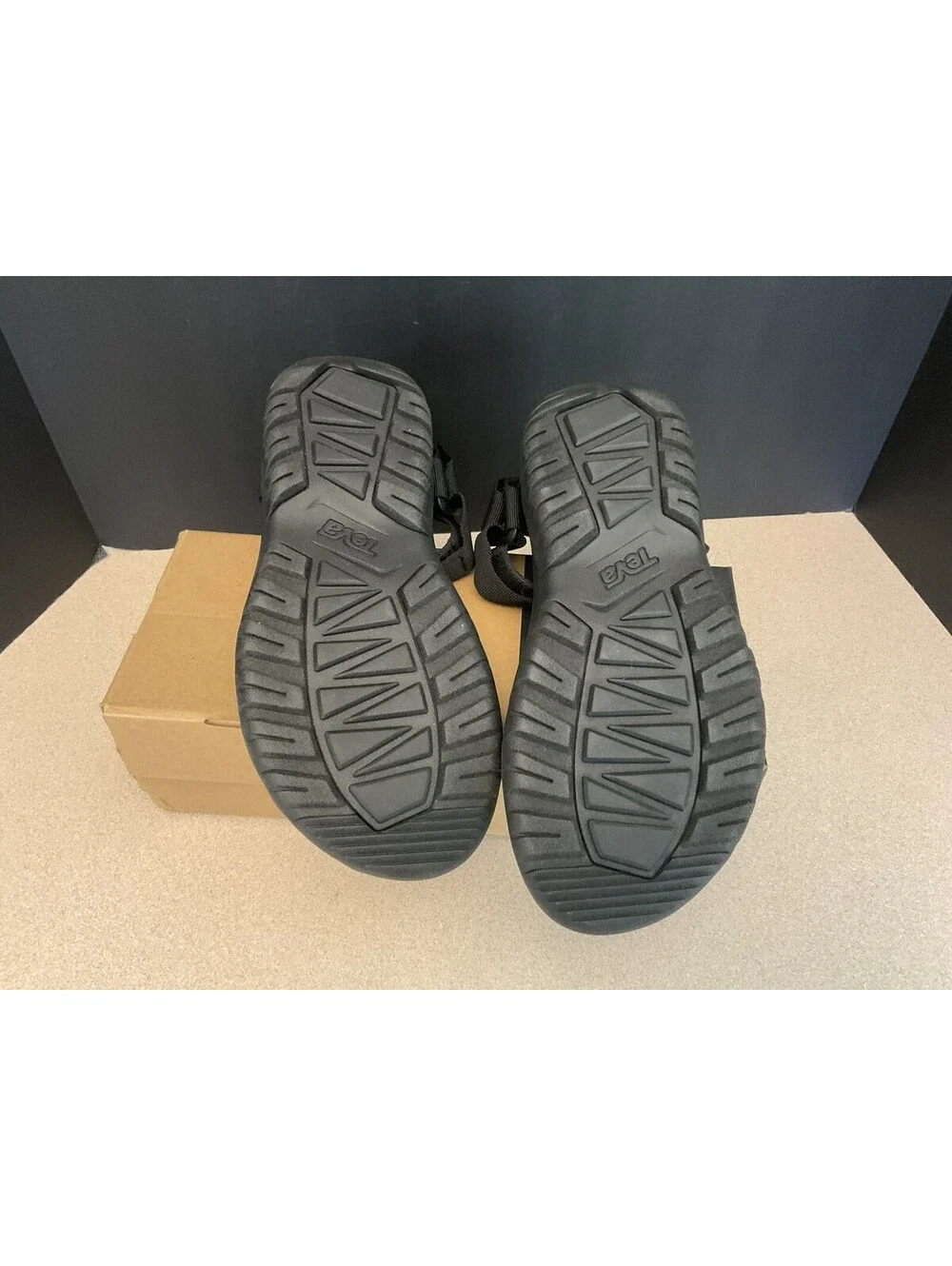 New! Mens Teva Hurricane XLT2 Black Hiking Sandals. Size 8. Nice!!!